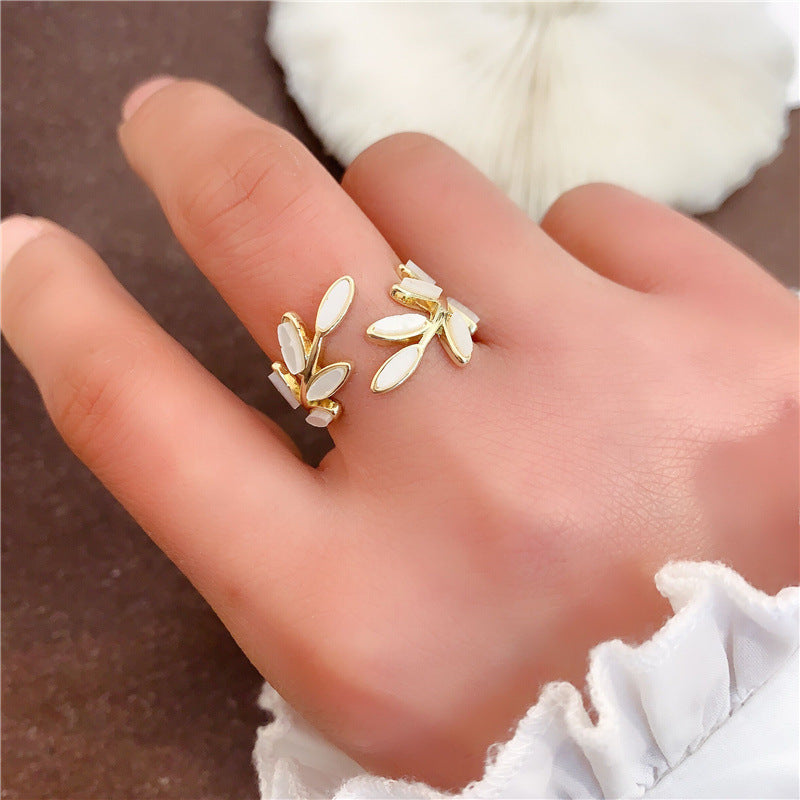 Fashion Wind Winding Leaf Shaped Open Rings