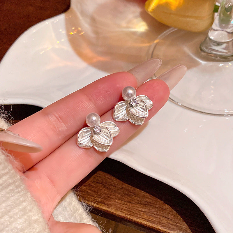 Women's Sier Needle Light Luxury Minority Pearl For Graceful Stud Earrings