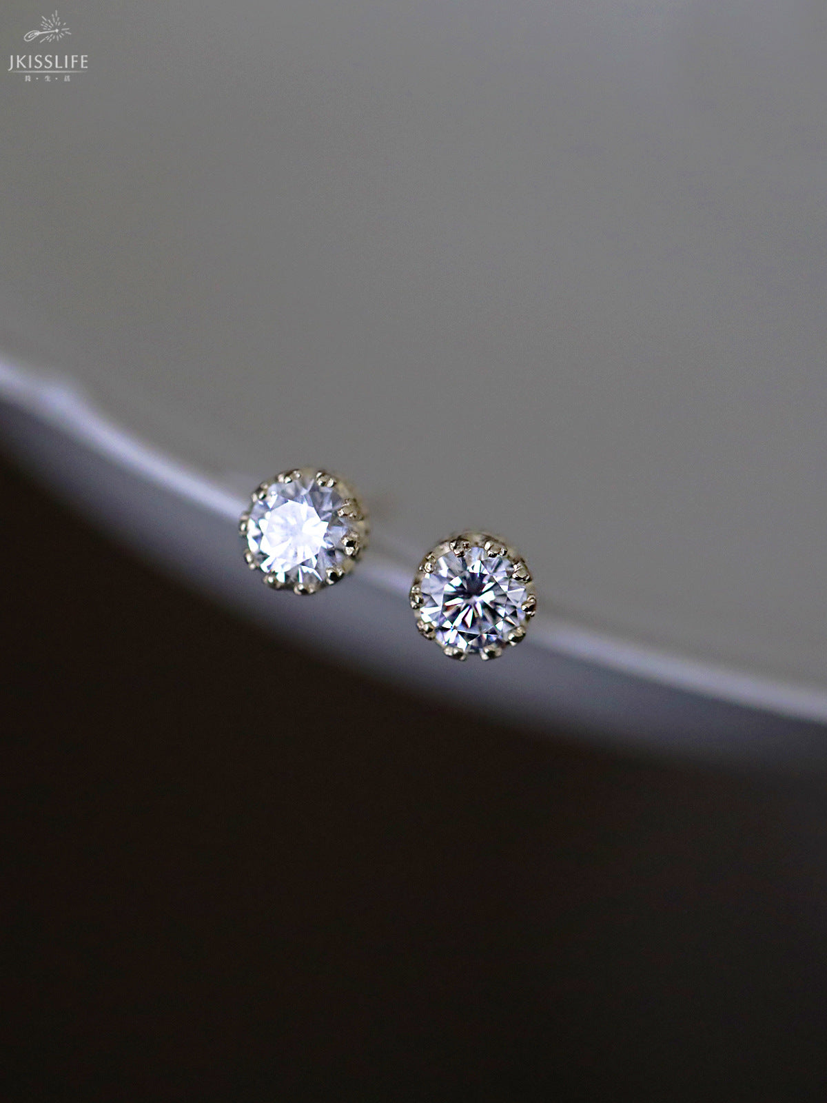 Retro Elegant Sparkling Round Diamond French Earrings