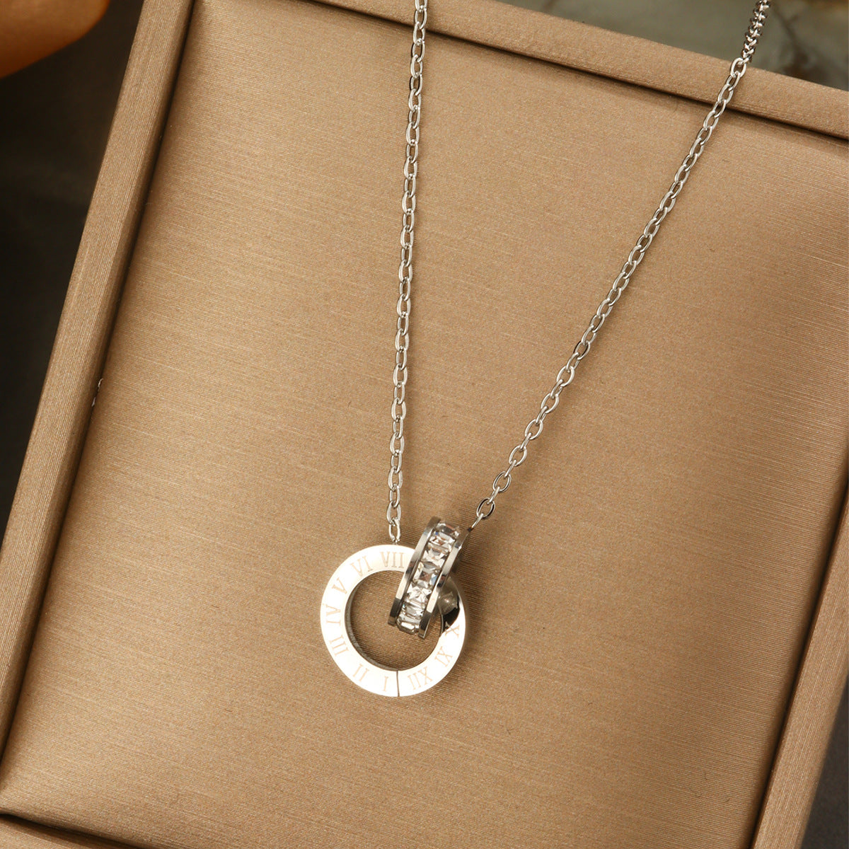 Women's Fashion Commuter Light Luxury Sweater Chain Necklaces