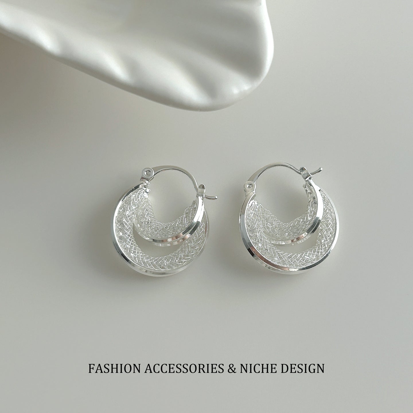 Women's Ear Clips French Style High Sense Minimalist Design Fashion Stud Earrings