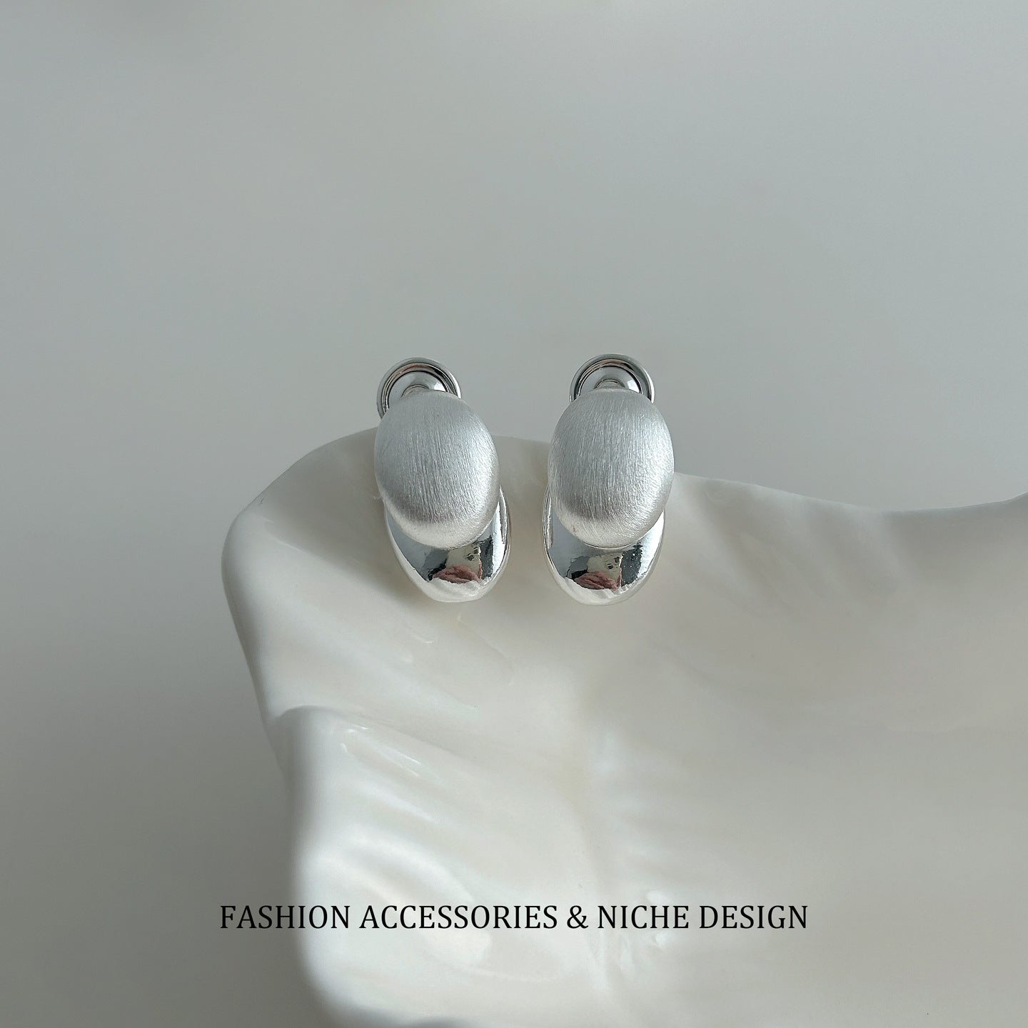 Metal Contrast Color Brushed Simple Elegant Two-way Light Luxury Minority Earrings