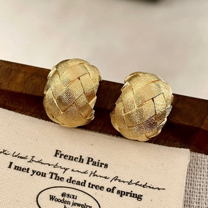 Sier Needle Woven Brushed Textured Light Stud Earrings