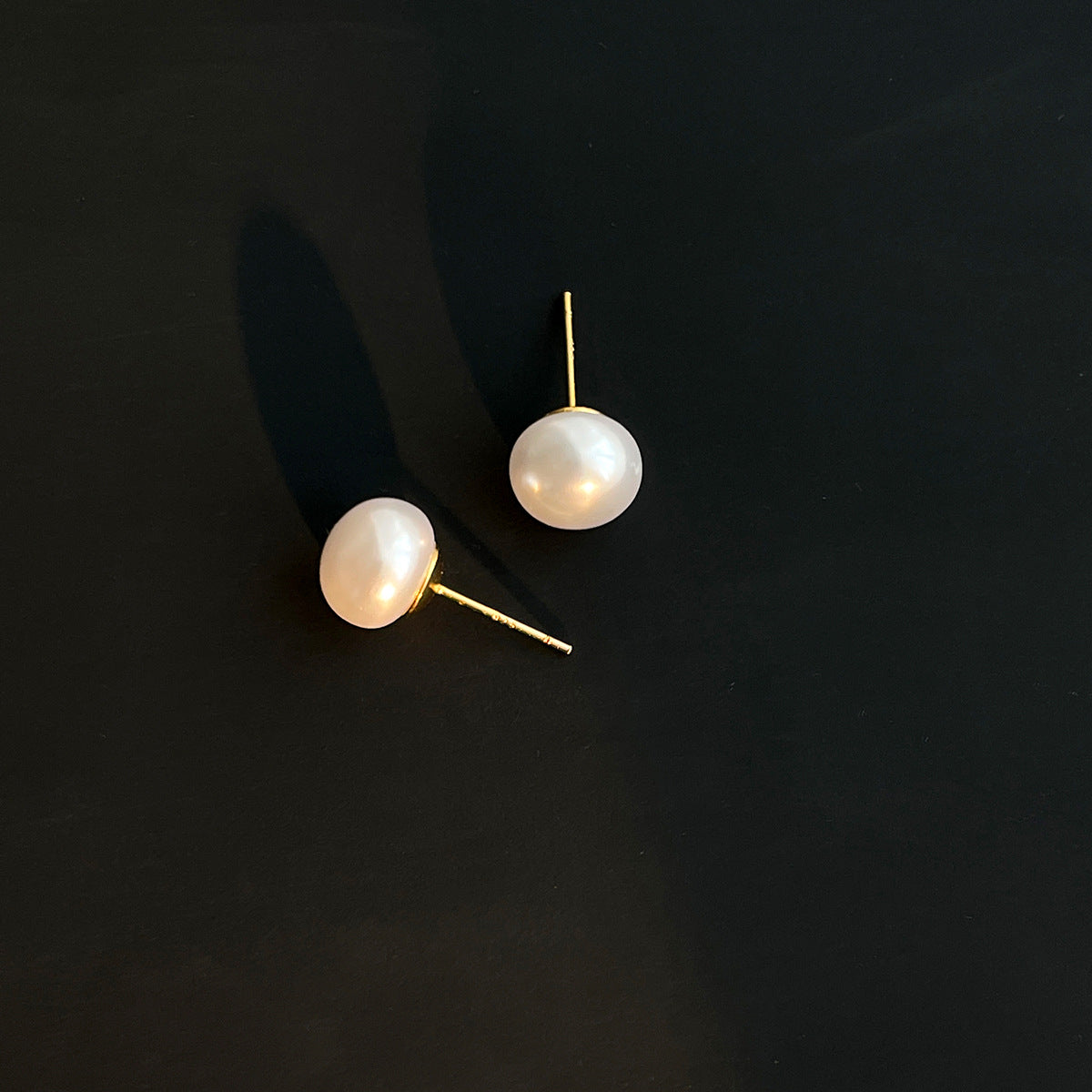 Retro Steamed Bread Pearl Light Luxury Earrings