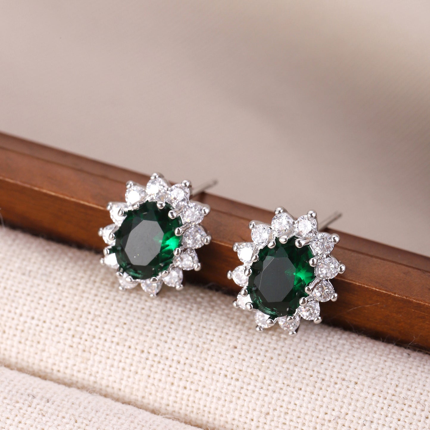 Copper Inlaid Zircon Elegant Ruby Emerald Oval Sun Rings