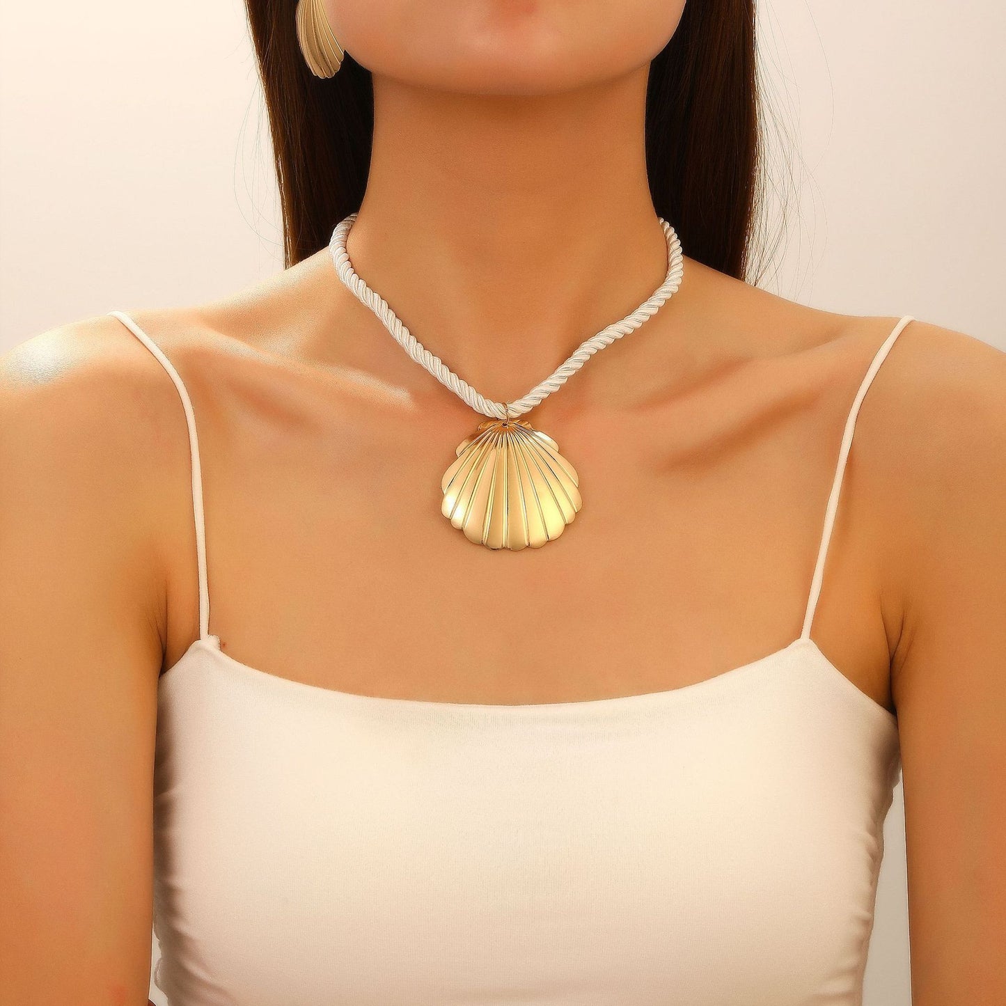 Women's Exaggerated Personalized Vacation Style Shell Simple Necklaces
