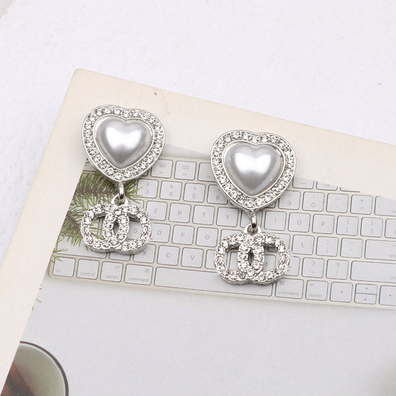 Women's Classic Style Fashion Simple Sweet Pearl Earrings