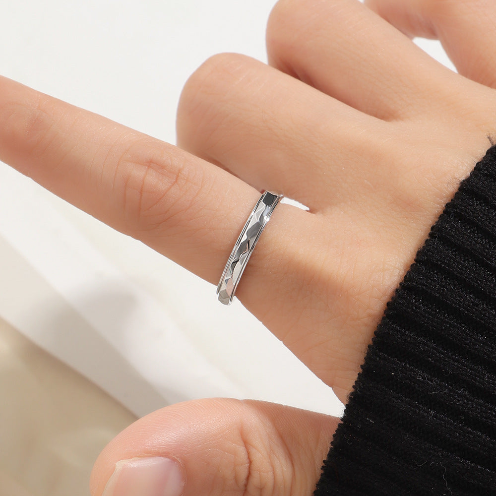 Women's Titanium Steel Fashion Diamond-shaped Rotatable Gold-plated Light Luxury Cut Surface Ring