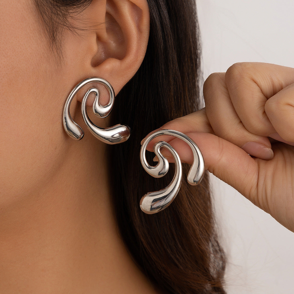 Comma Design Sense Female Geometric Glossy Earrings
