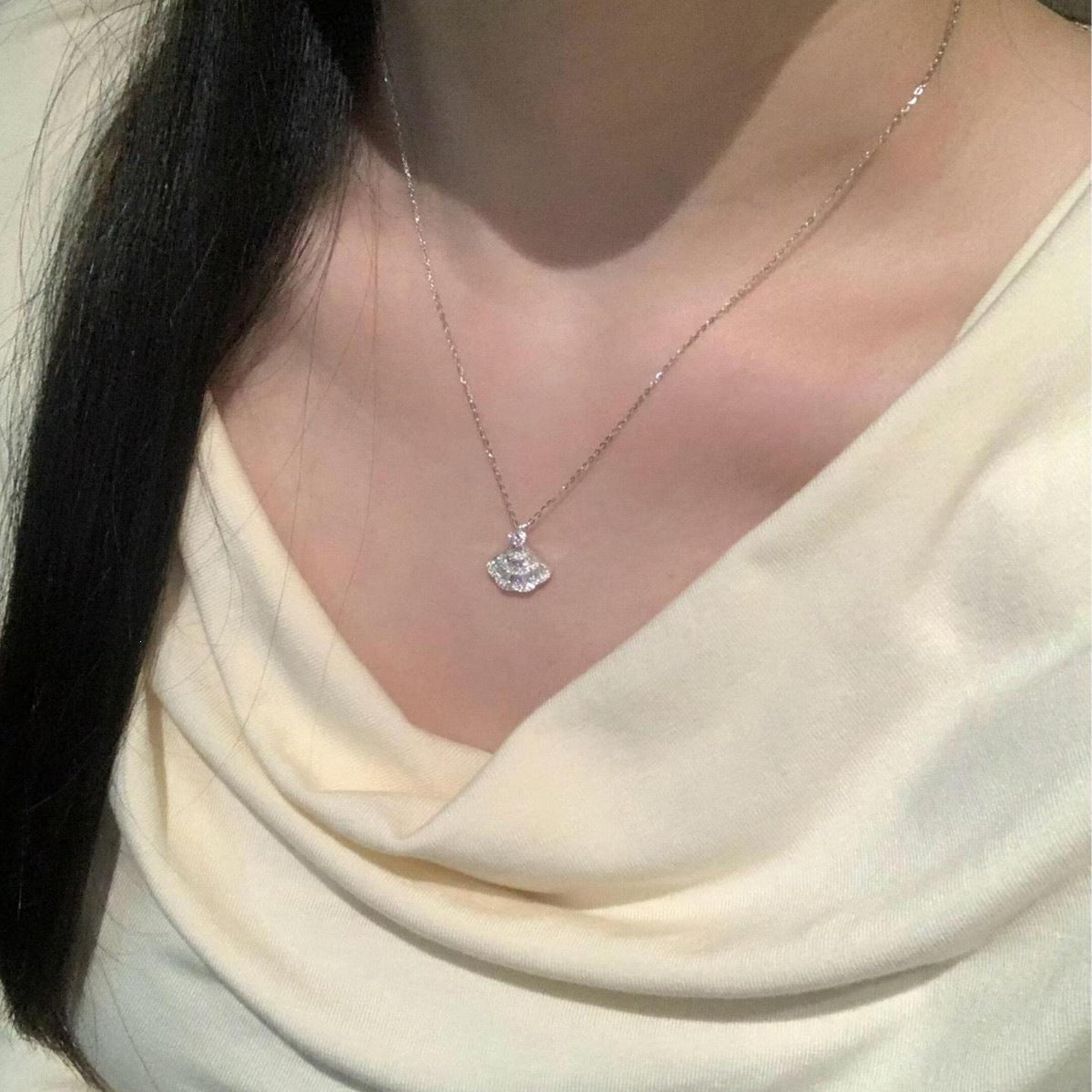 Light Luxury Minority Full Diamond Flashing Small Sier Skirt Necklace