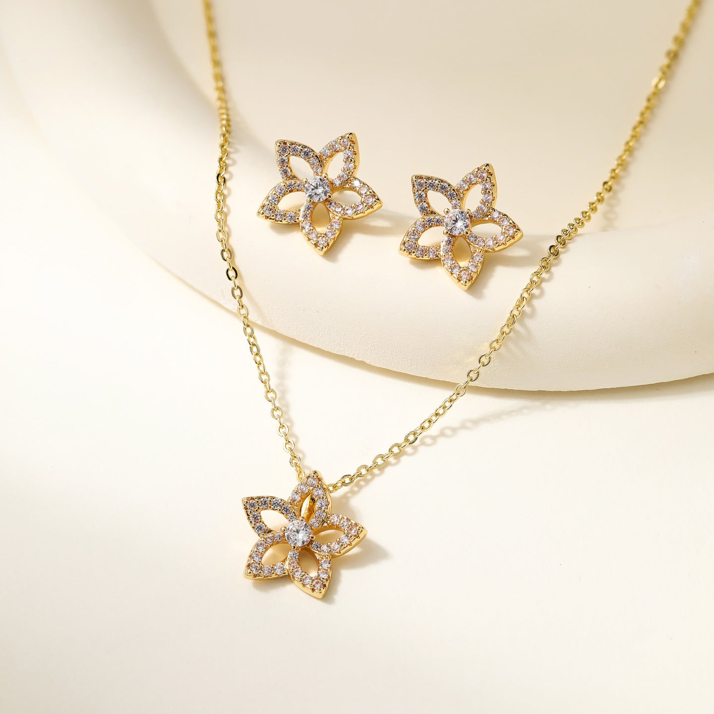 Women's Clover Diamond In The Debris Butterfly Necklaces