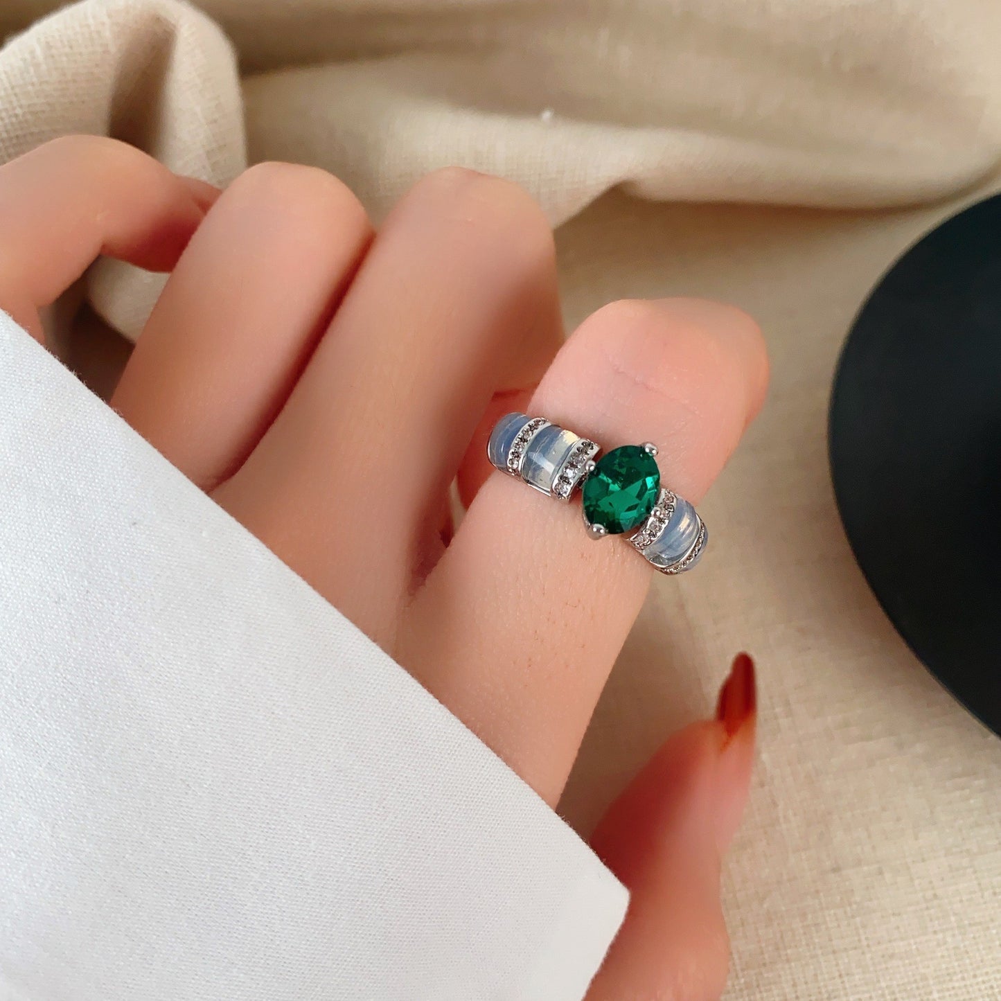 Female Niche High-grade Retro Artistic Personality Rings