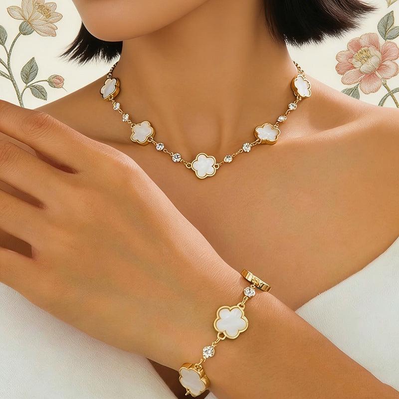 Women's Fashion High Sense Lucky Diamond Four-leaf Clover Necklace