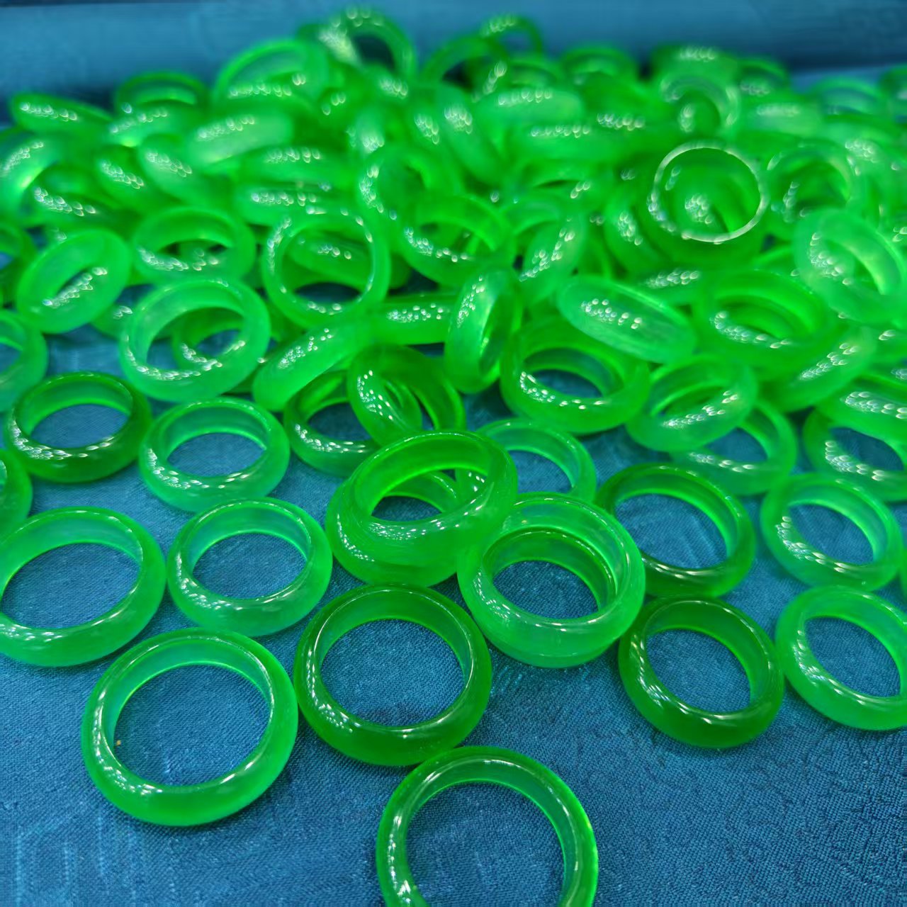 Rock Jade Shank Hand-held Flexible Floating Ring