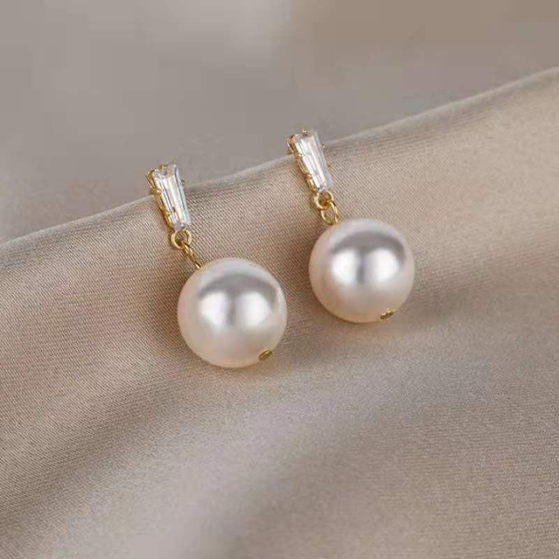 Women's Korean Pearl Simple Temperamental Ear Earrings