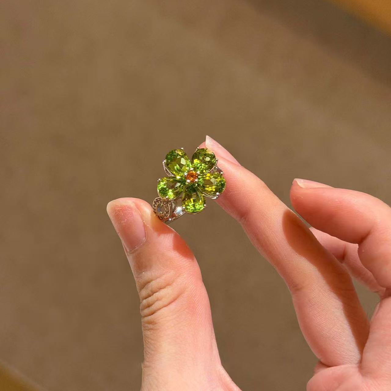 Shiny Diamond Flowers Design Unique Beautiful Good-looking Index Ring