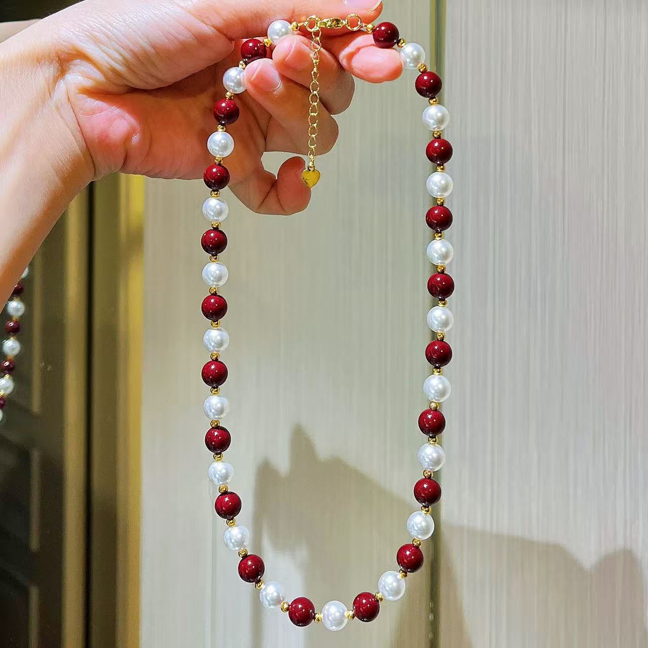 High Quality Red Cold White Pearl Necklace