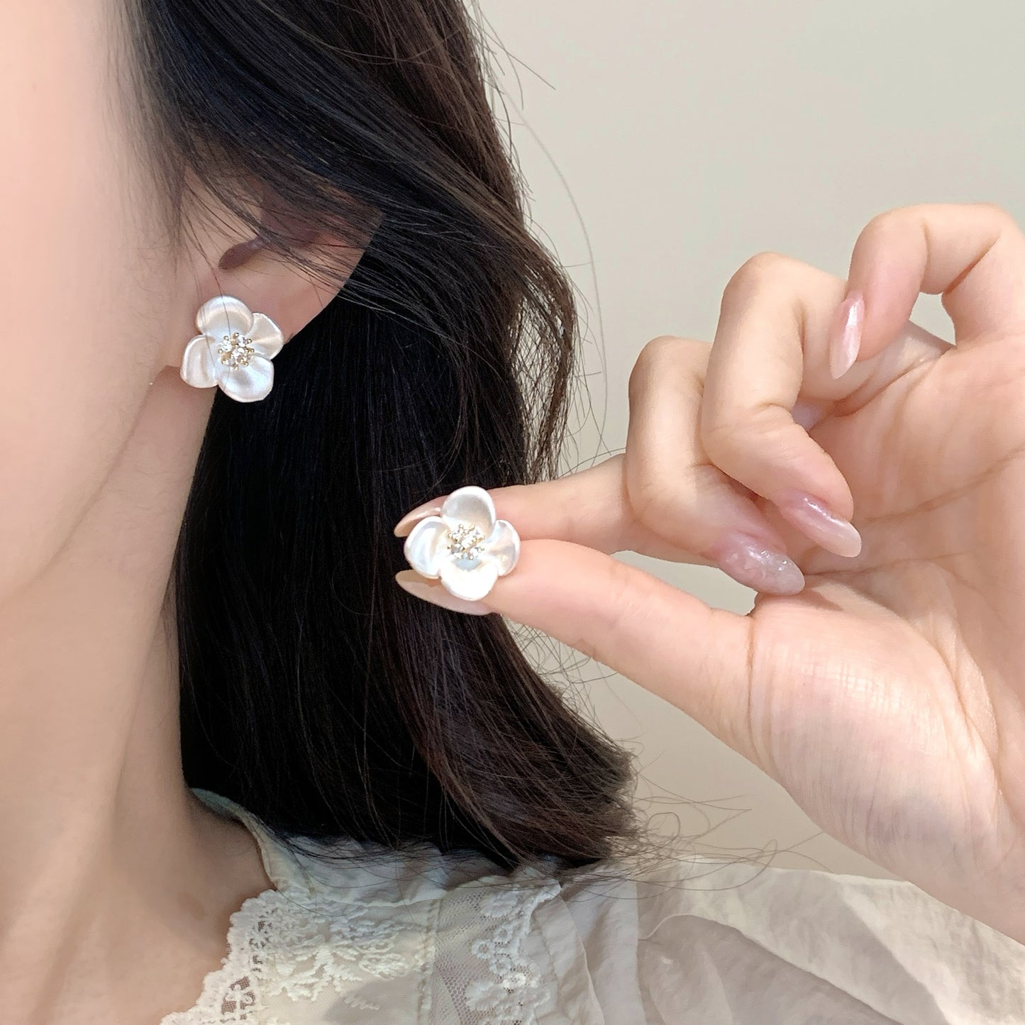 Women's Sier Needle Fresh Flower Simple Stud Earrings