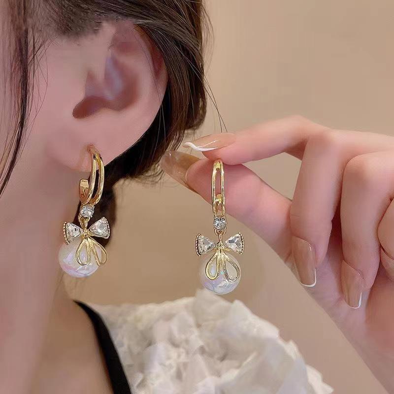 Light Extravagant Love Heart Pearl Retro Earrings