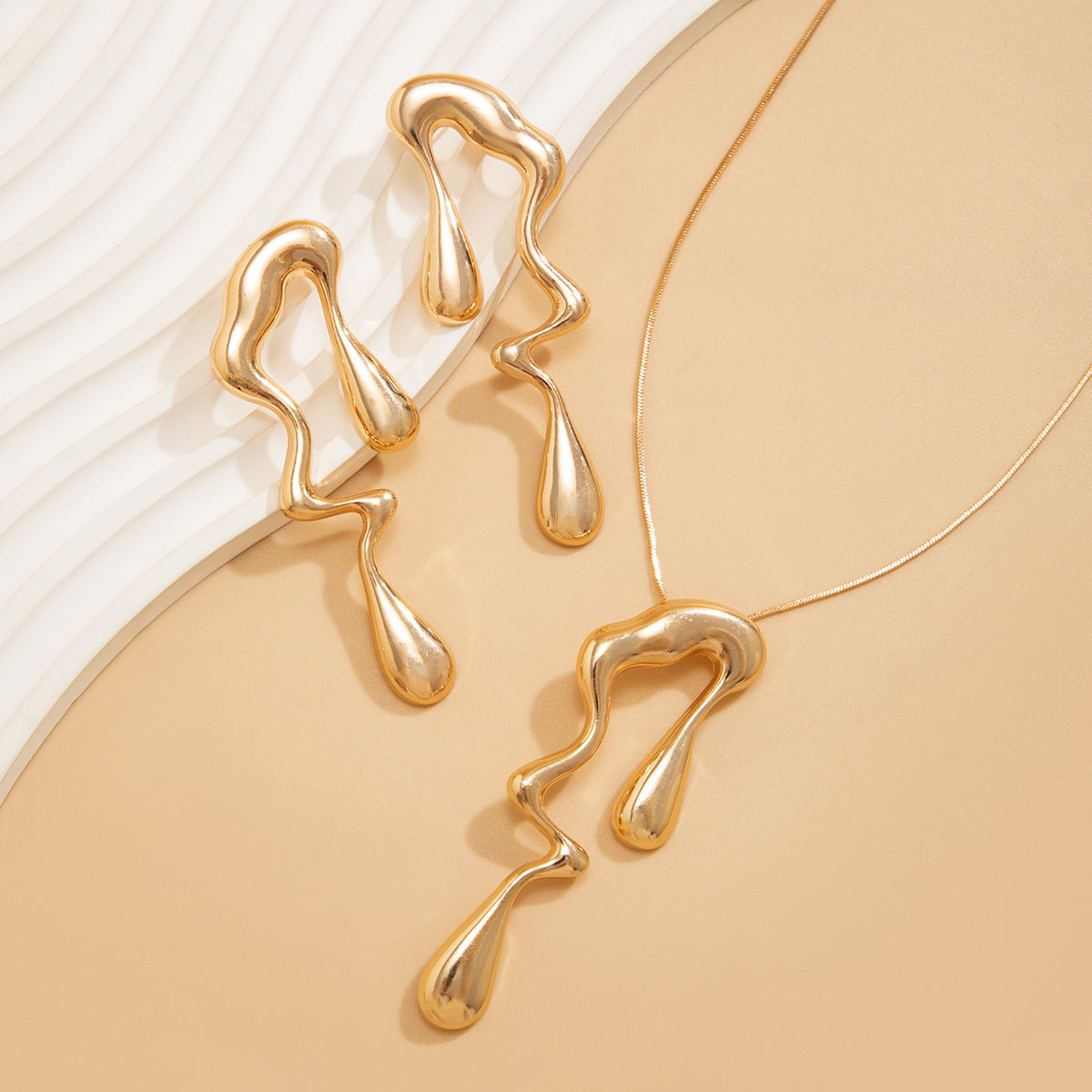 Ornament Liquid Design Sweet Cool Metallic Necklaces