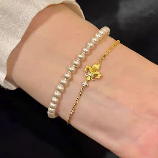 Women's Brushed Flower-de-luce Design Mild Luxury Retro Bracelets