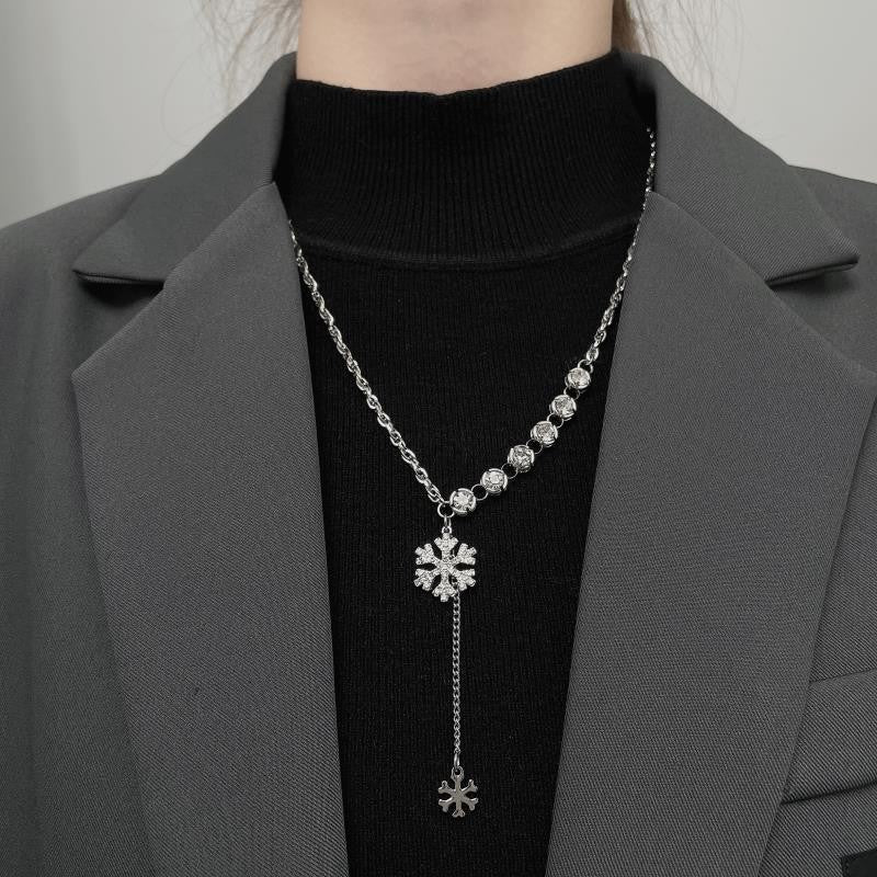 Luxury Minority Design Sense Metallic Sweater Chain Necklaces