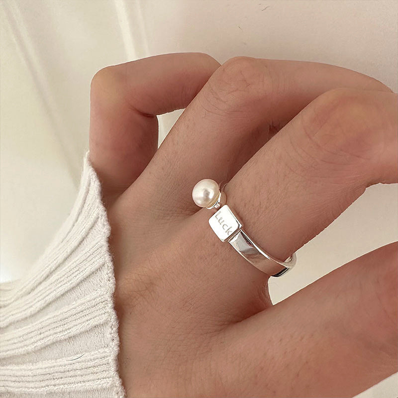 Women's Light Luxury Minority Design Pearl Unique Cross Index Finger Rings