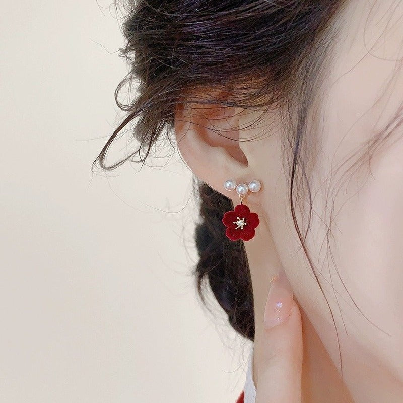 Women's Red Veet Flower Small Pearl Ear Earrings