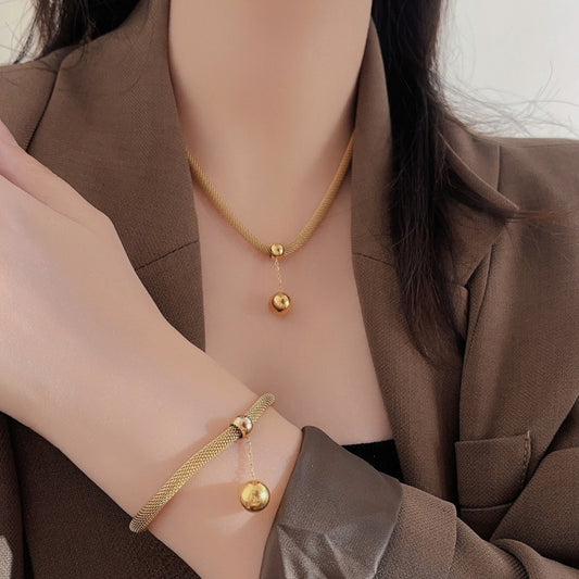 Fashionable Elegant High-grade Design Hollow Golden Necklaces