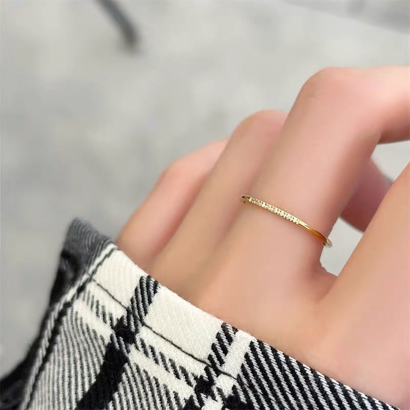 Female Rhinestone Embed Thin Edges Titanium Rings