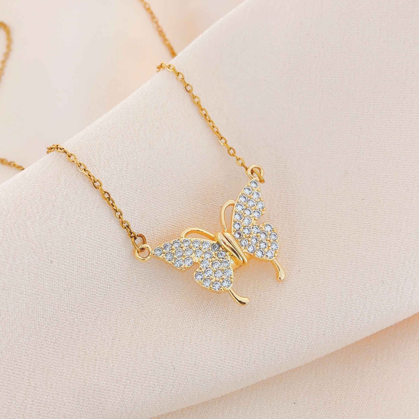 Butterfly Niche High-grade Magnetic Suction Light Luxury Necklaces