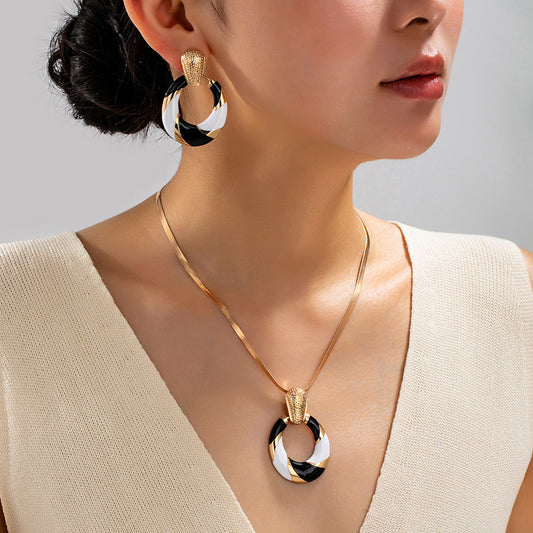 Color Matching Black White Oil Dripping Design Snake Bones Chain Jewelry Set