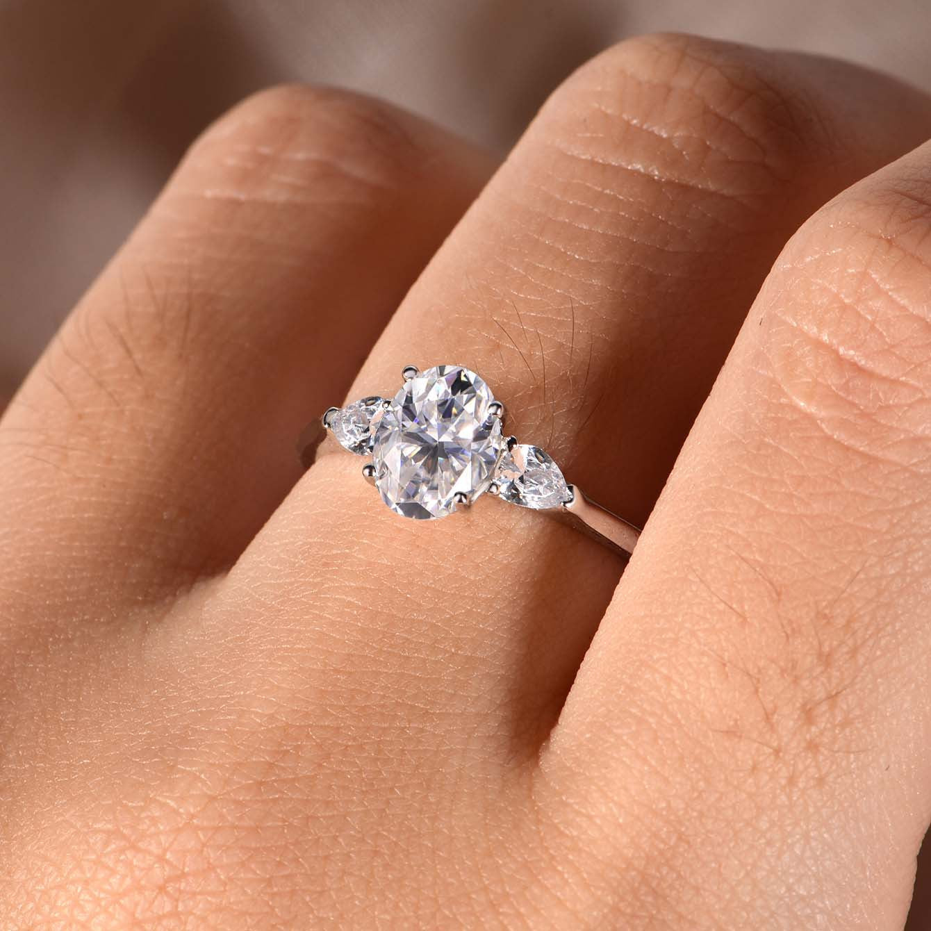 Women's Sier Moissanite Three Stone Design Light Rings