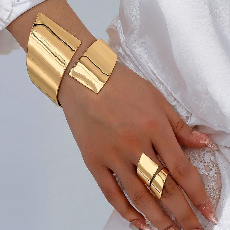 Butterfly Retro With Opening Elegant Graceful Popular Ladies Bracelet