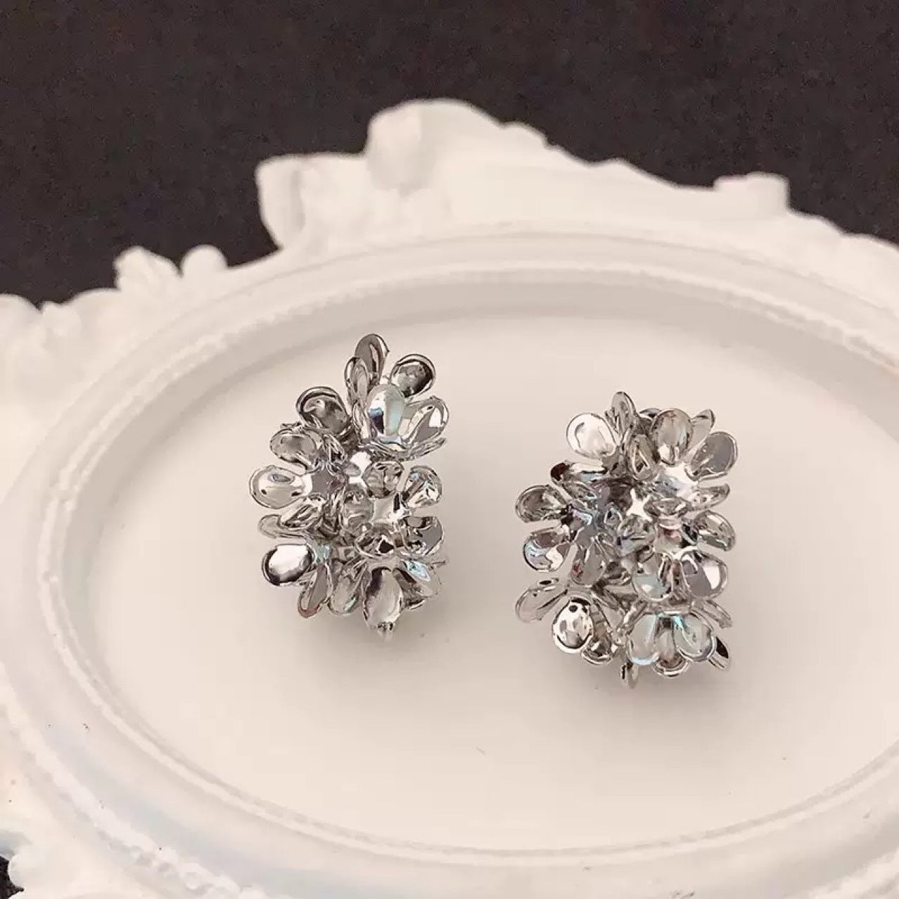 Women's Flowers Brocade Bunch Golden Shaped French Fashion High-grade Retro Refined Stud Earrings