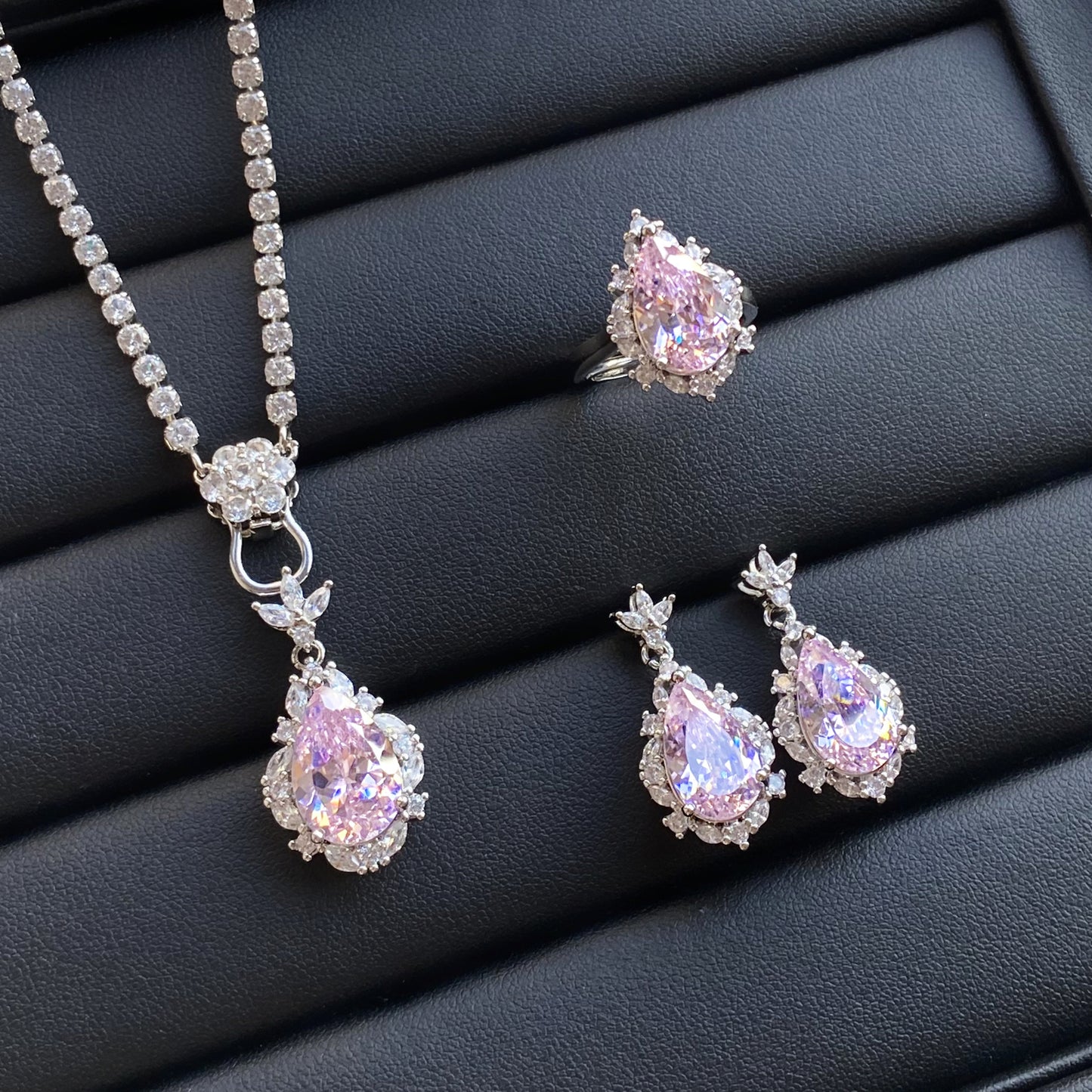 Pink Zircon Comparable To Ice Flower Drop-shaped Pendant