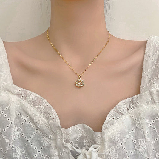 Women's Fashion Pulsatile Heart Light Luxury Minority Exquisite Design Necklaces