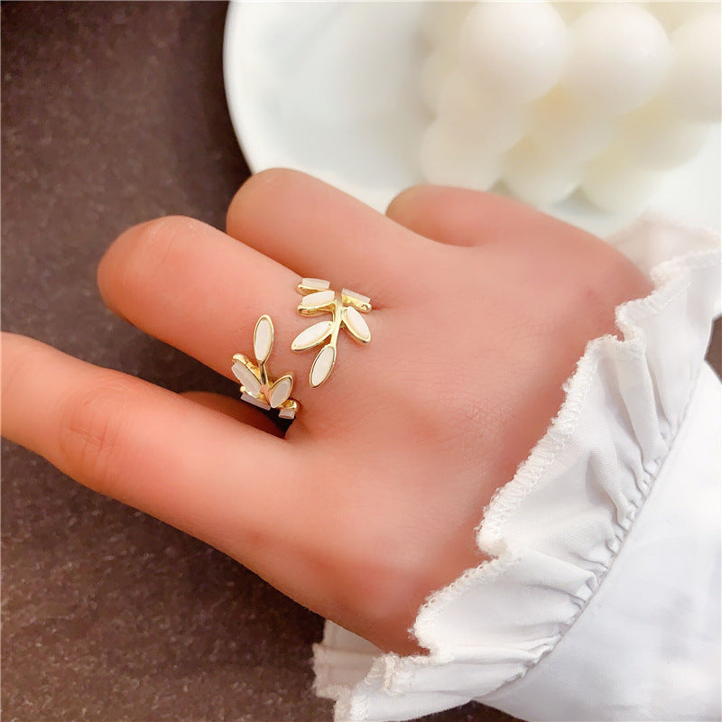 Fashion Wind Winding Leaf Shaped Open Rings