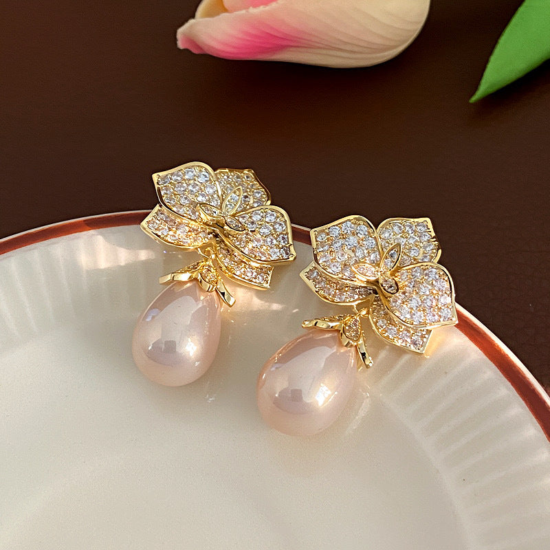 Fashionable Elegant Three-dimensional Flower Drop-shaped Pearl Earrings