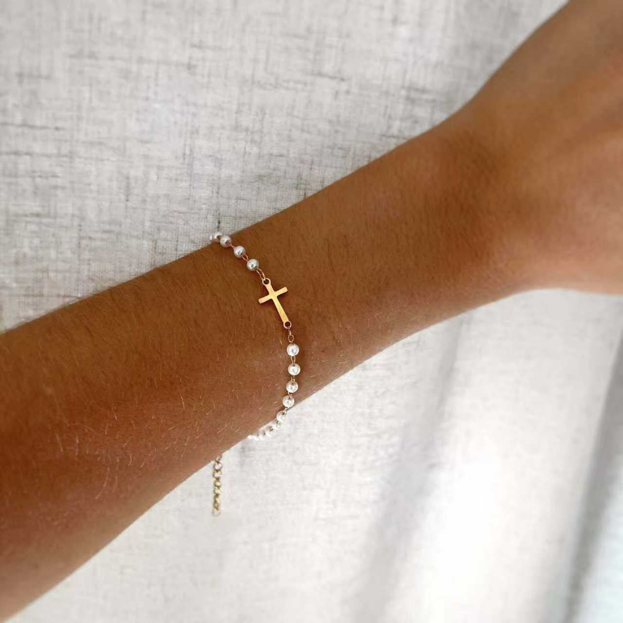 Women's Elegant Cross Pearl For Refined Simple Necklaces