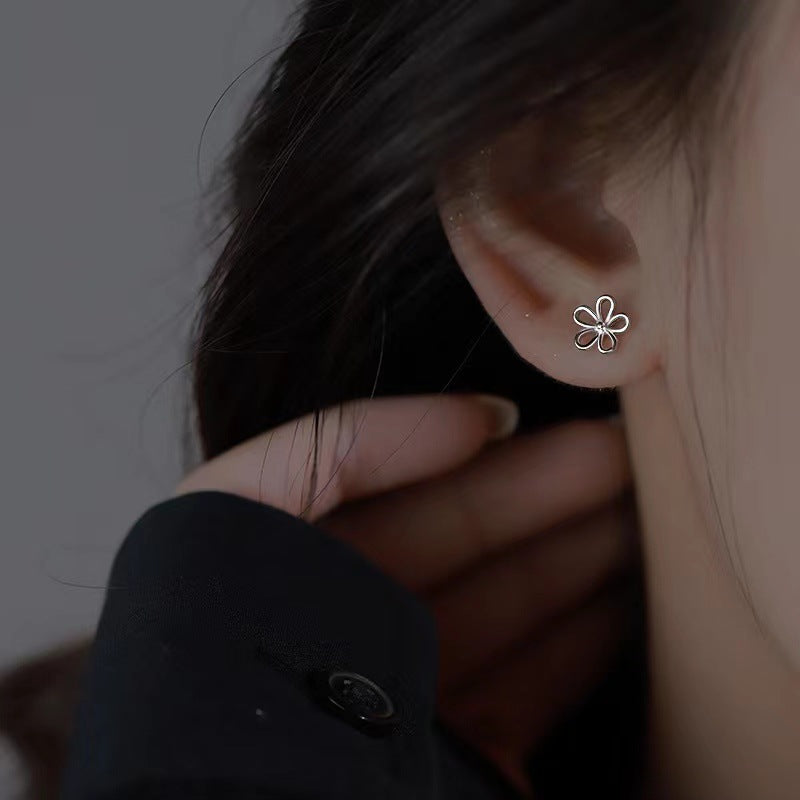 Mini Hollow Small Niche Design Simple Earrings