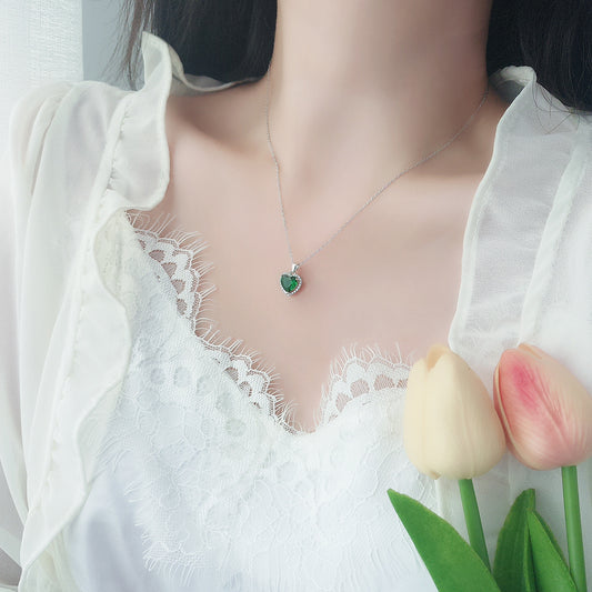 Women's Sier Temperamental Emerald Love Light Luxury High-grade Gem Peach Necklaces