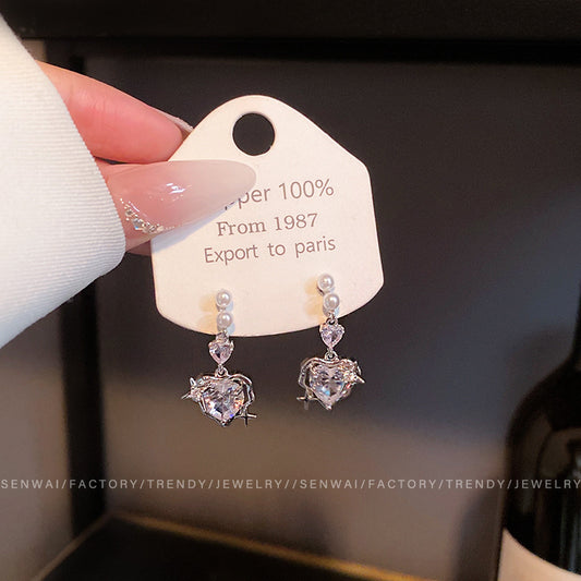 Women's Sweet Cool Irregular Heart Pearl Design Earrings