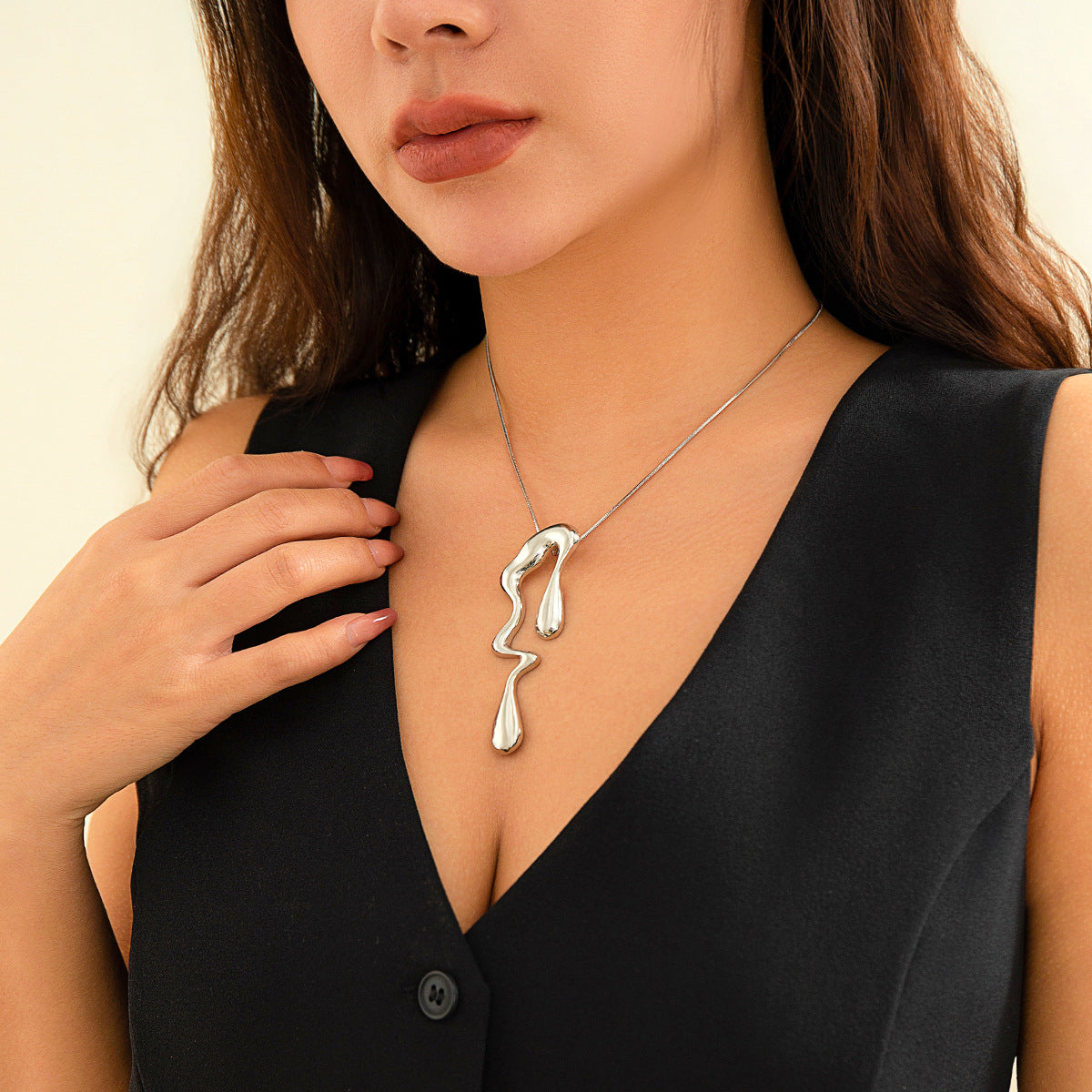 Ornament Liquid Design Sweet Cool Metallic Necklaces