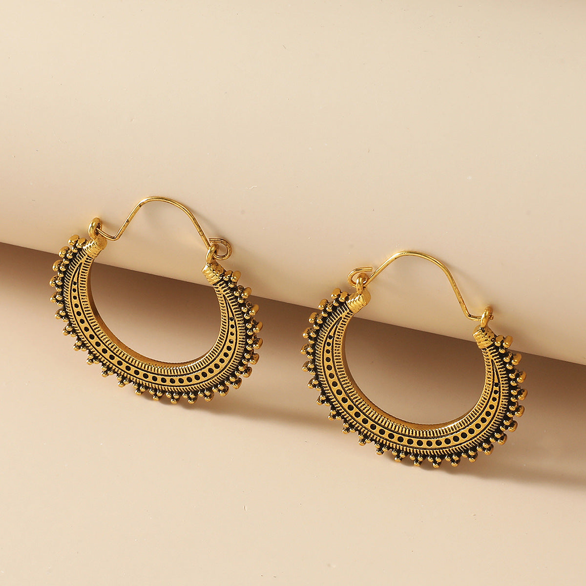 Carved Female Temperament Alloy Geometric Ear Clip Earrings