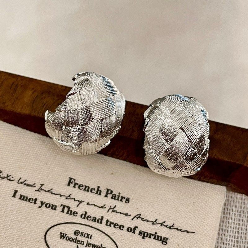 Sier Needle Woven Brushed Textured Light Stud Earrings