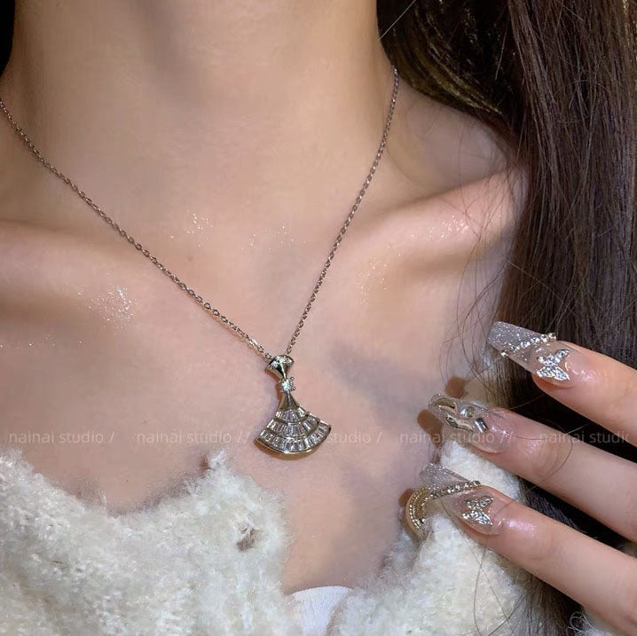 Zircon Super Flash Small Skirt Light Necklace