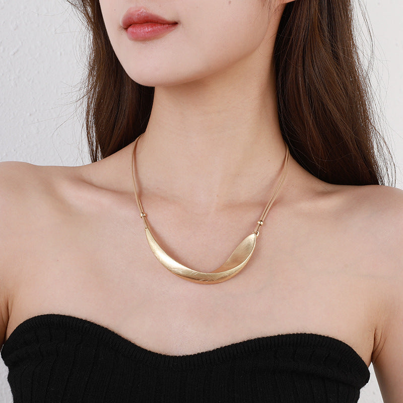 Fashion Metal High Sense Short Simple Ladies Necklaces