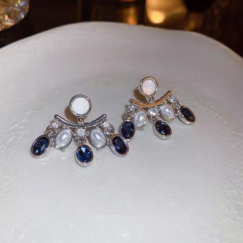 Women's Fashionable Design Elegant Generous High-grade Light Earrings