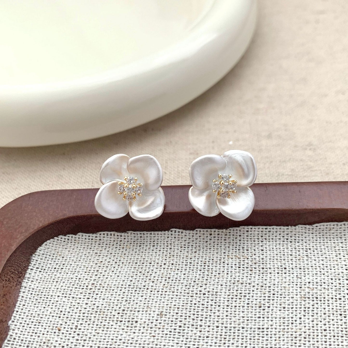Women's Sier Needle Fresh Flower Simple Stud Earrings